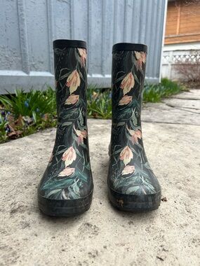 Target Floral Rain Boots, size 9